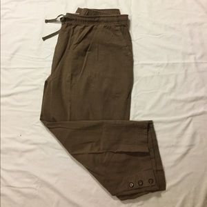 Cathy Daniels Button-Hem Pull On Capris